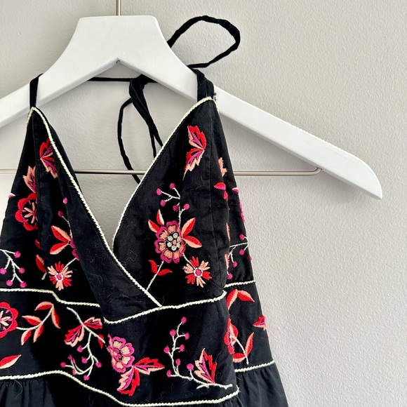 Kirra Black Red Embroidered Halter Top Size M - Picture 2 of 4